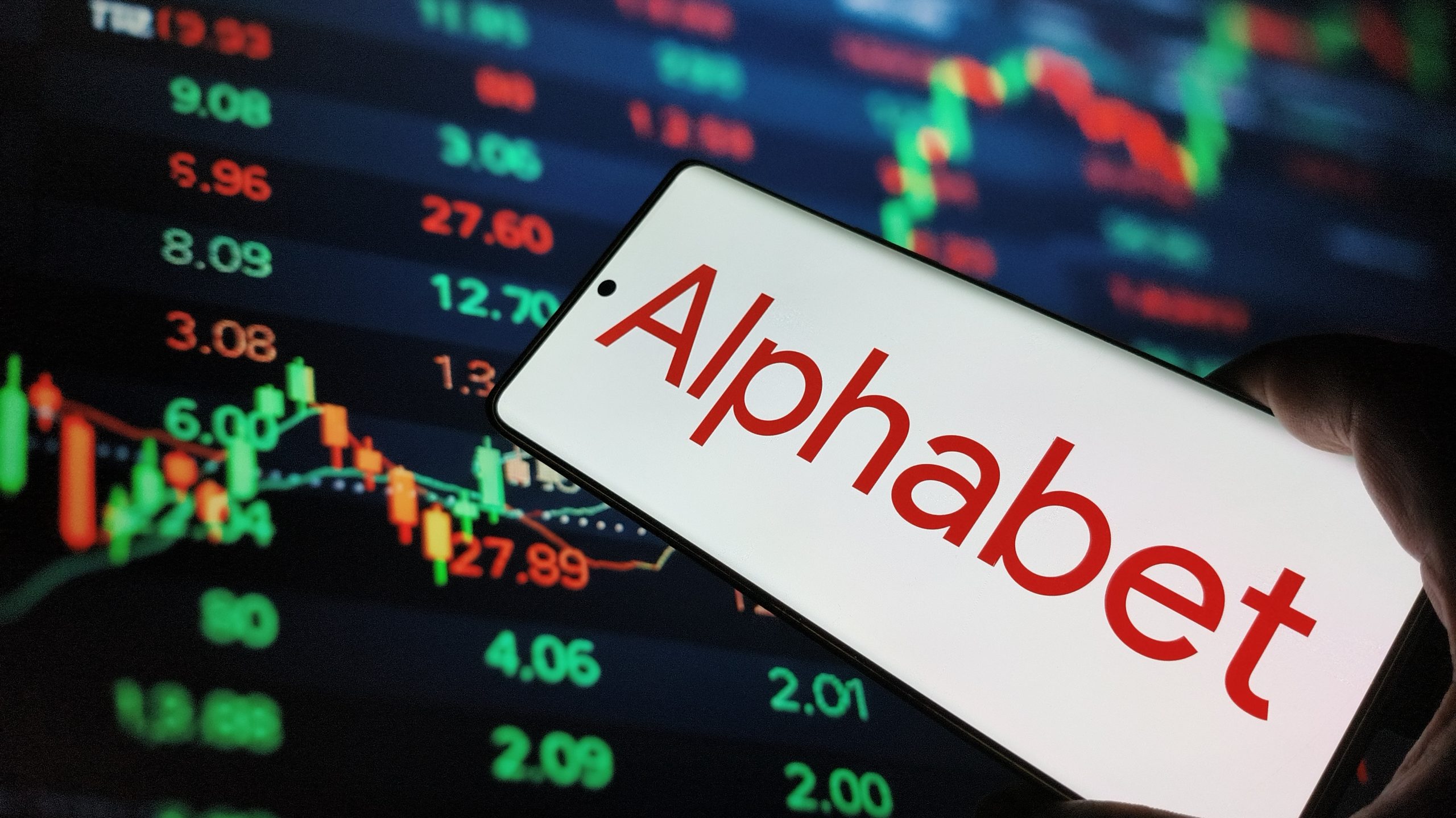 Alphabet vs Nvidia: Η Google πλησιάζει την κορυφή της Wall Street χάρη στο AI