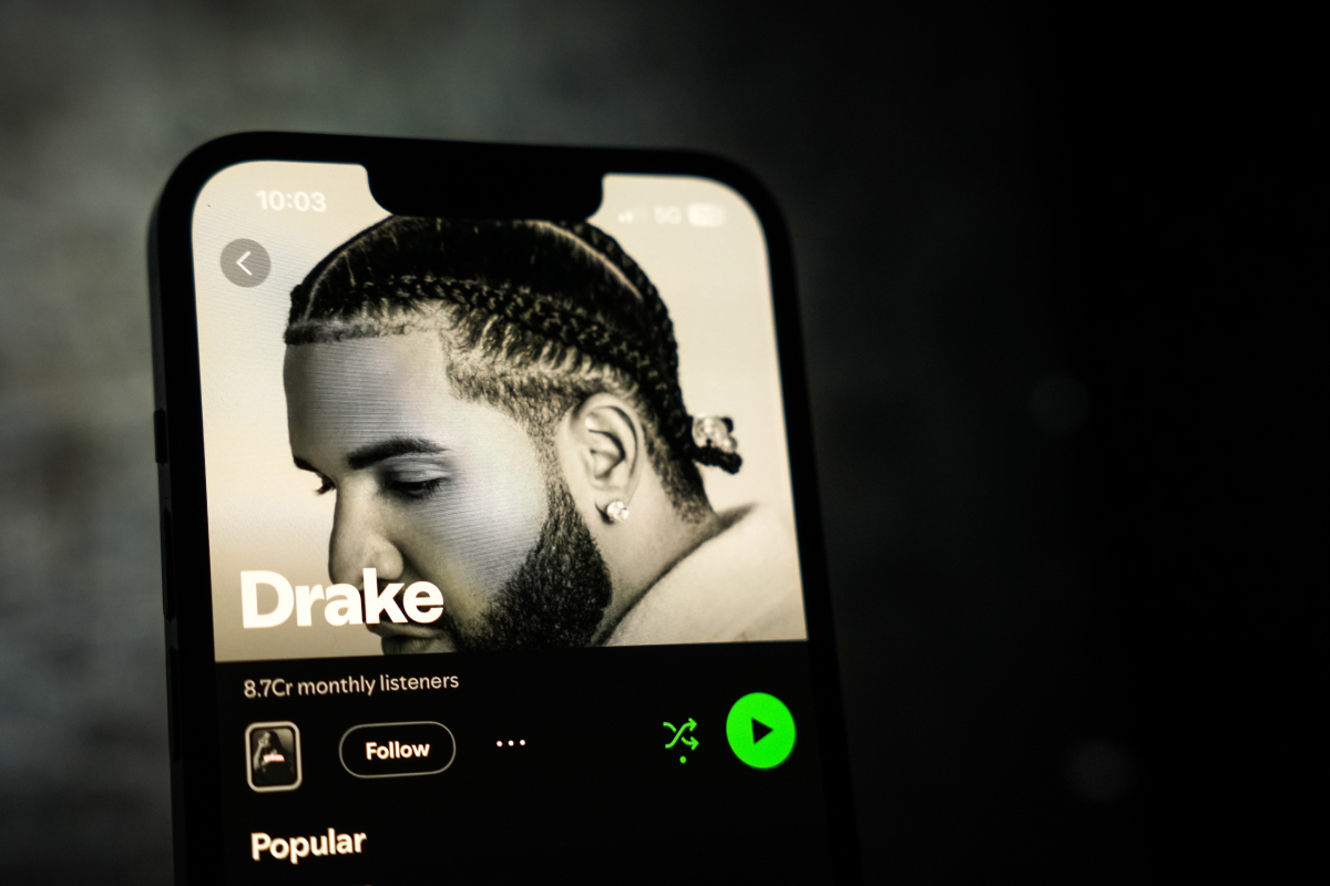 Ο Drake «σπάει» τα κοντέρ του Spotify με τριπλό album-έκπληξη