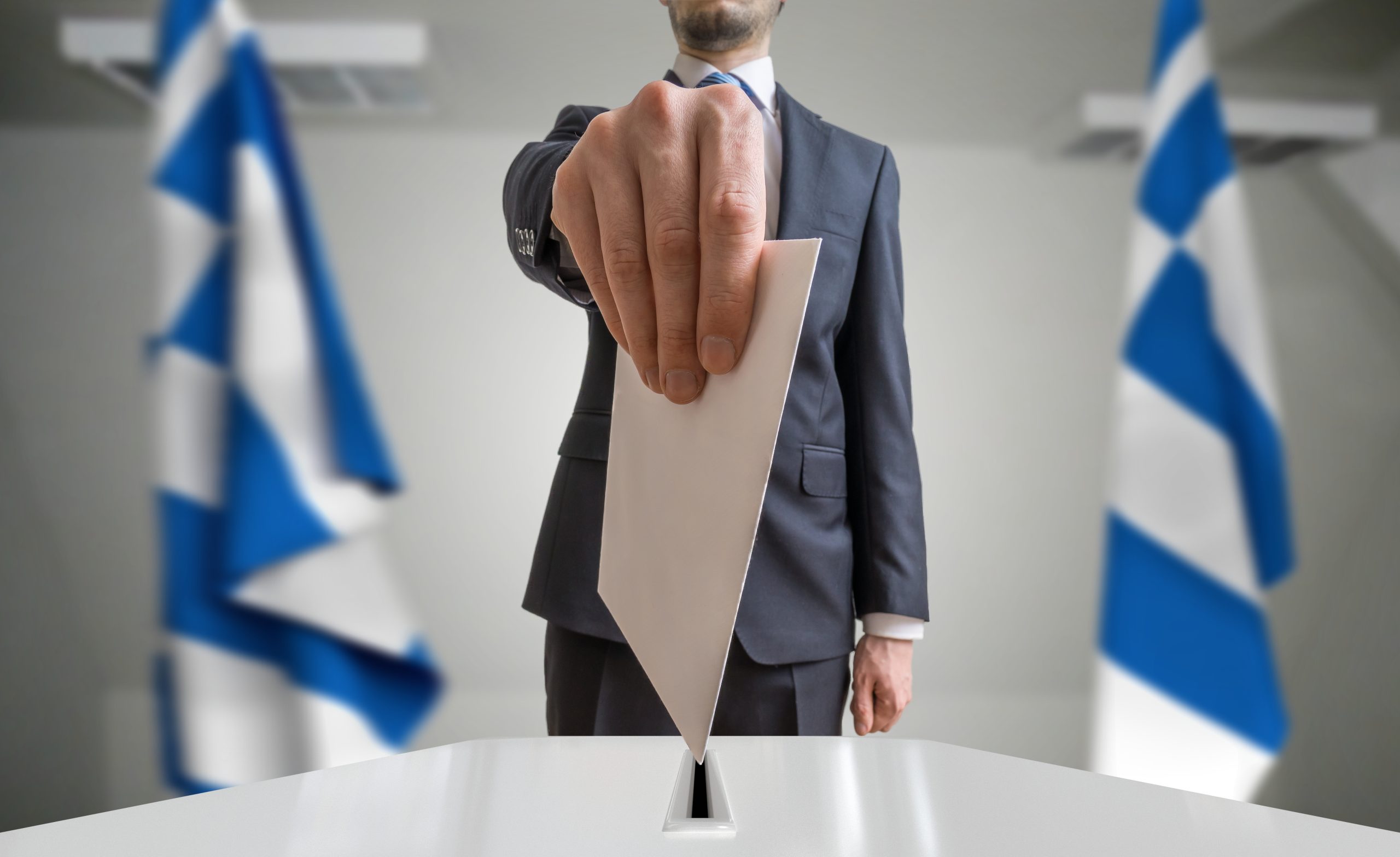 Δημοσκόπηση Interview: Πρώτη η ΝΔ – Ντέρμπι ΠΑΣΟΚ – Τσίπρα για τη δεύτερη θέση