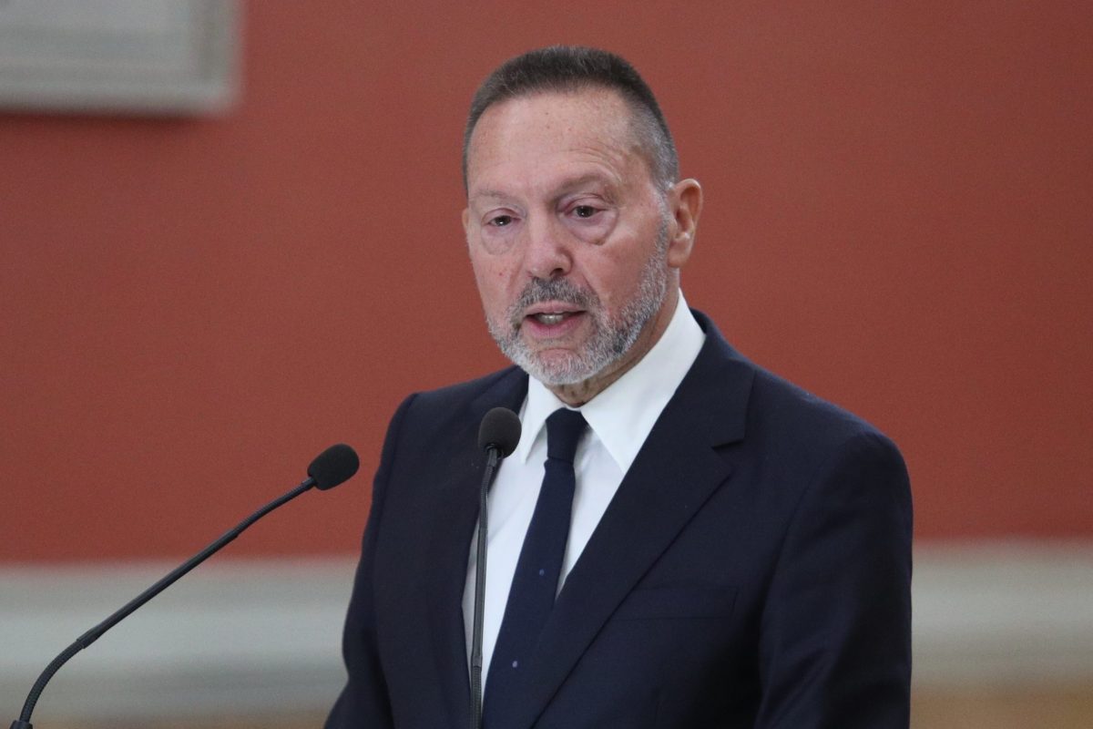 Deepfake απάτες με τον Γιάννη Στουρνάρα: Προειδοποίηση της Τράπεζας της Ελλάδος για ψευδή άρθρα και επενδυτικές διαφημίσεις
