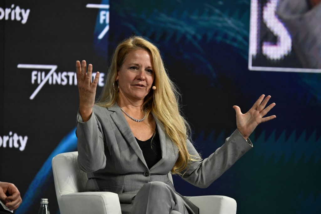 Η δισεκατομμυριούχος πίσω από το success story της SpaceX: Ποια είναι η «σιδηρά κυρία» του Έλον Μασκ