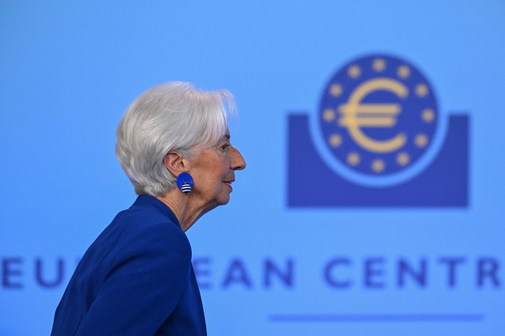 Το πετρέλαιο σε πτώση, η ΕΚΤ σε αναμονή: Γιατί οι αγορές ξαναγράφουν το σενάριο των επιτοκίων
