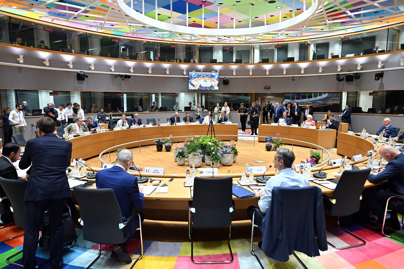 Ευρωπαϊκός προϋπολογισμός: Οι κόκκινες γραμμές της Ελλάδας και το παζάρι των 1,76 τρισ. ευρώ
