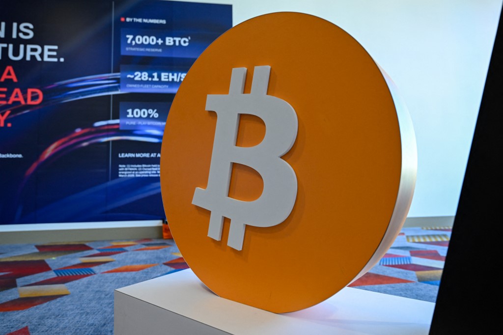 Έχασε τη λάμψη του το Bitcoin; Πού χάθηκαν 1,3 τρισ. δολάρια και τι περιμένει τώρα η αγορά