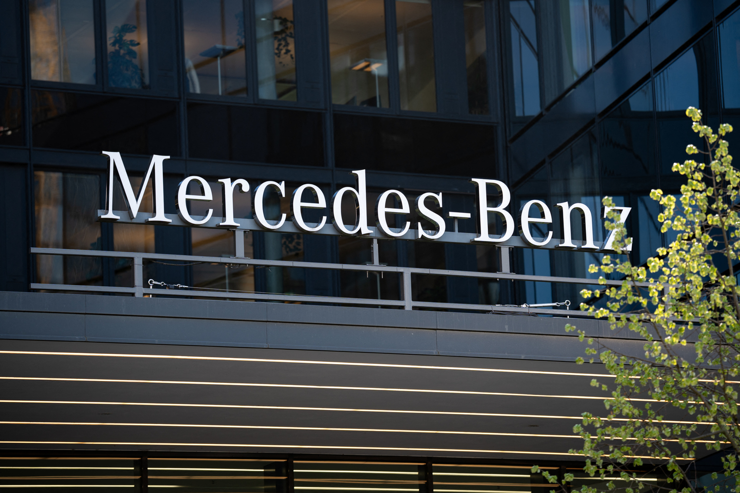 Η Mercedes-Benz εισέρχεται στην αμυντική βιομηχανία με σύστημα αναχαίτισης drones