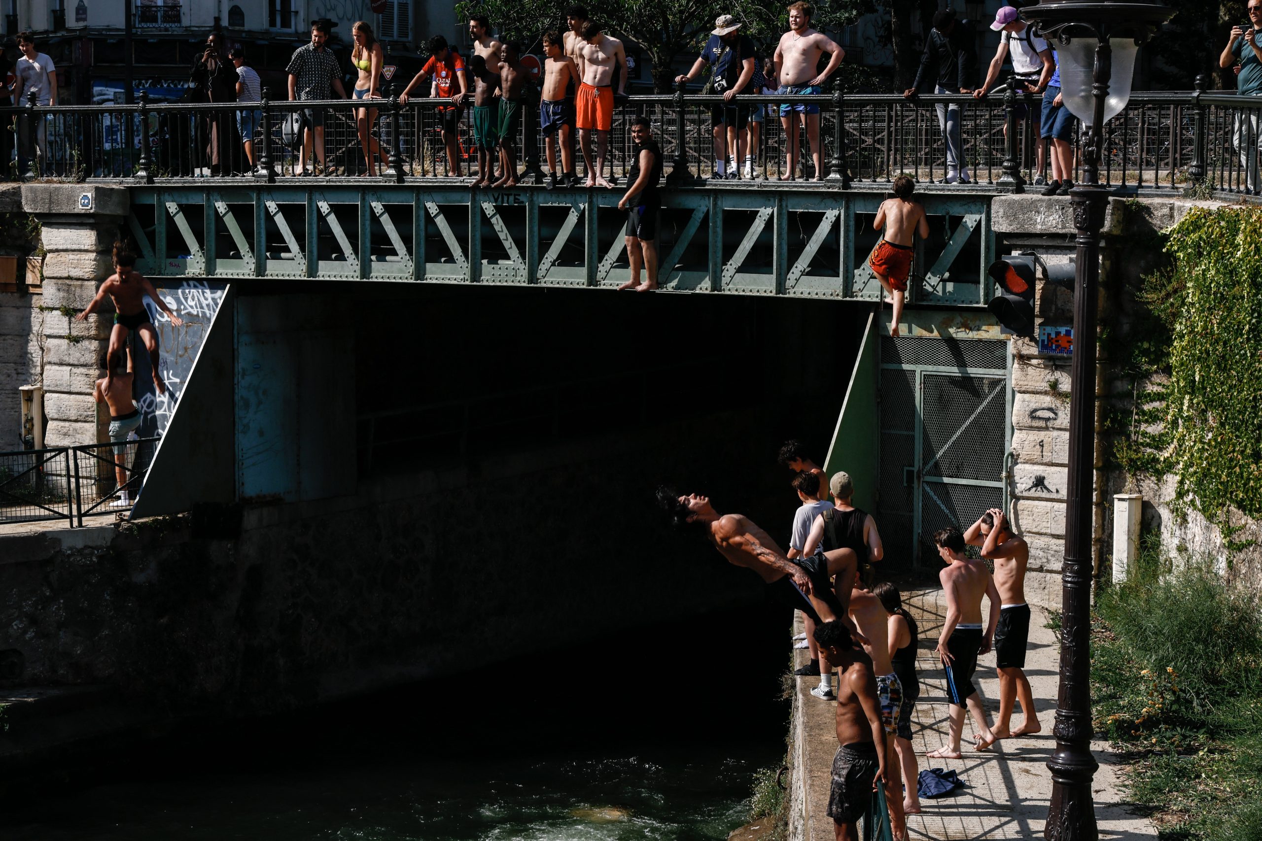 Σαρώνει την Ευρώπη ο φονικός καύσωνας: Εκατοντάδες νεκροί, ακραίες θερμοκρασίες και έκτακτα μέρα
