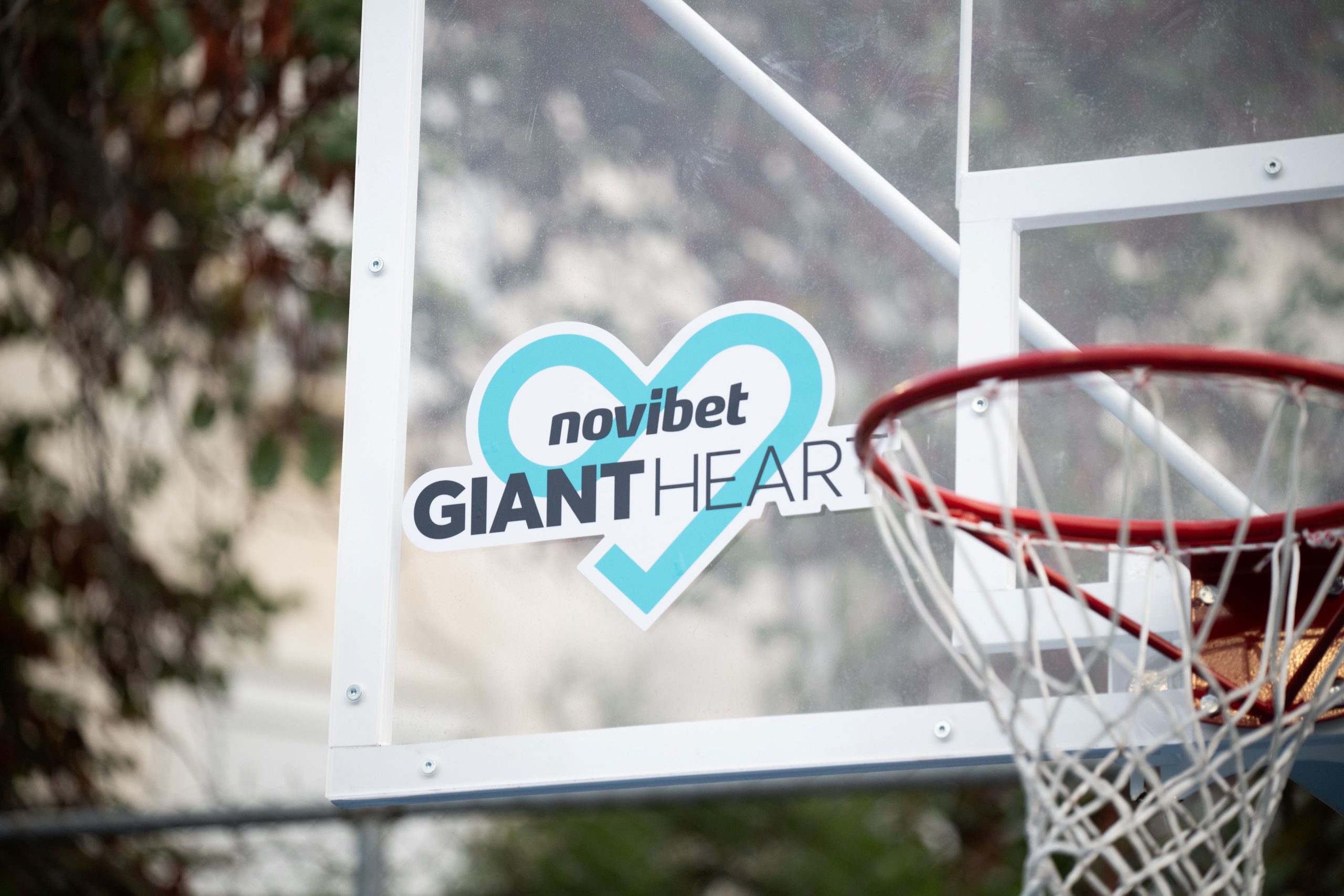 Giant Heart: Το πρόγραμμα κοινωνικής προσφοράς της Novibet που επενδύει σε πράξεις που κάνουν τη διαφορά