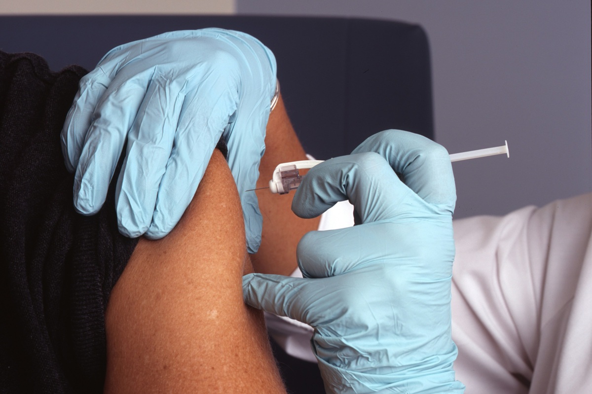 Δοκιμάστηκε σε ανθρώπους το πρώτο AI εμβόλιο – «Ασπίδα» για τις μελλοντικές πανδημίες