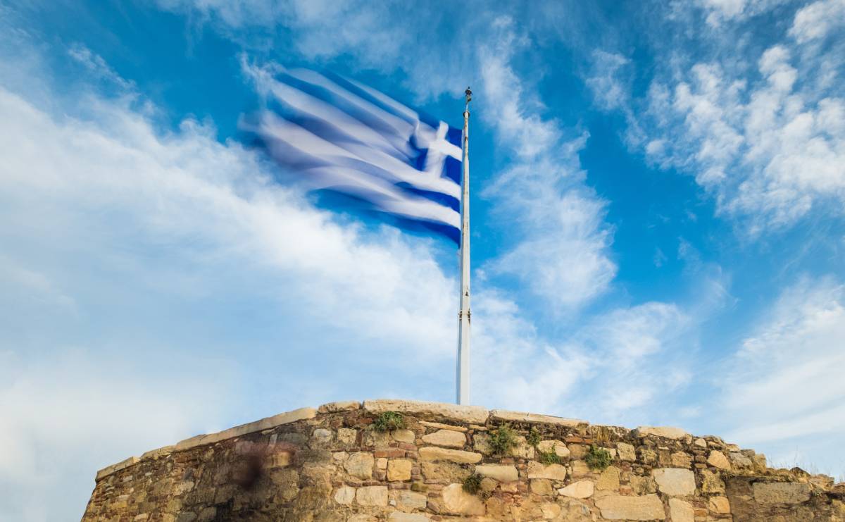 Η Κομισιόν αφαιρεί την Ελλάδα από τη λίστα των χωρών με Μακροοικονομικές Ανισορροπίες
