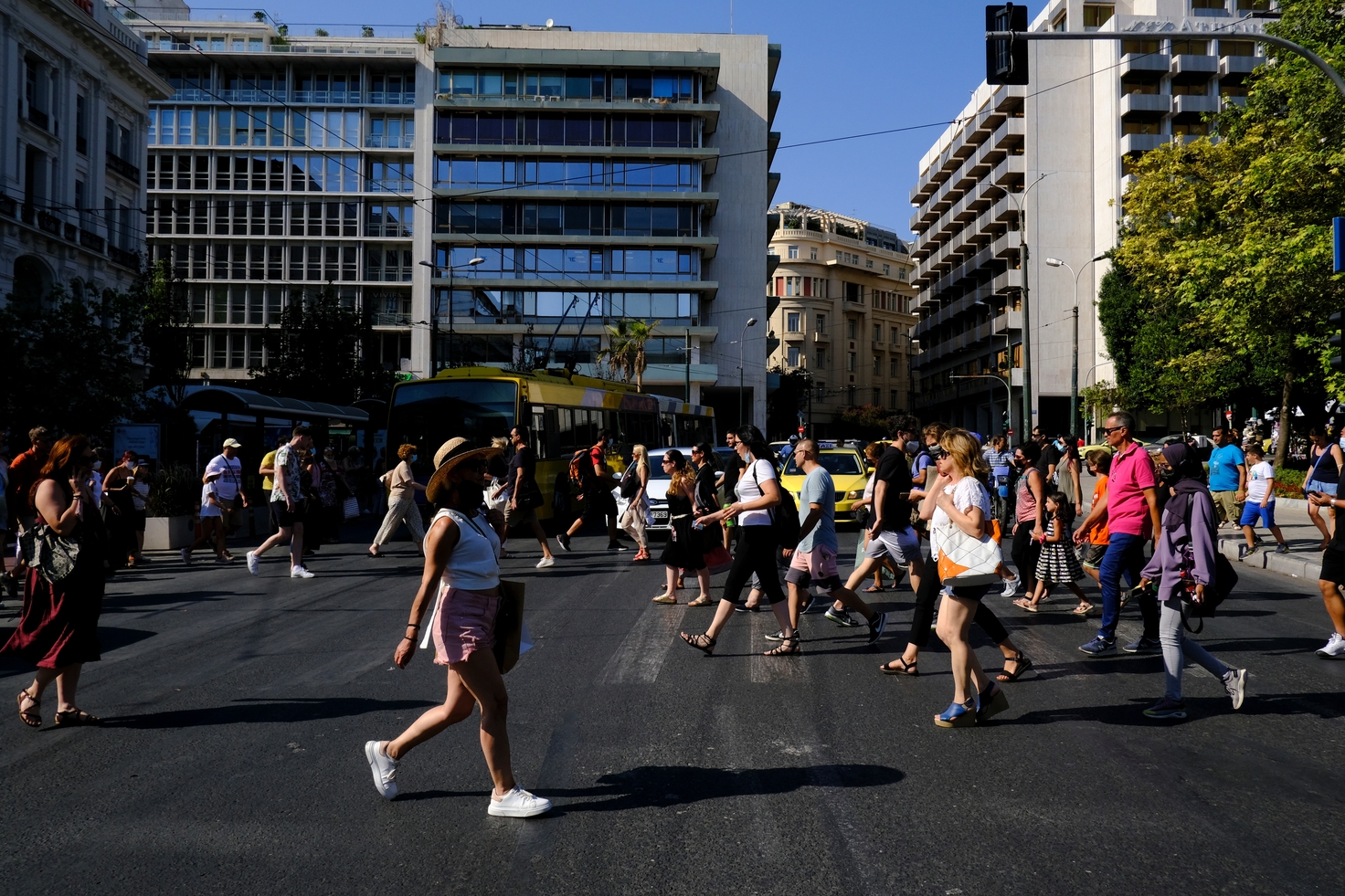 Το παράδοξο της ελληνικής οικονομίας: Οι ανισότητες μειώνονται, η ανασφάλεια επιμένει
