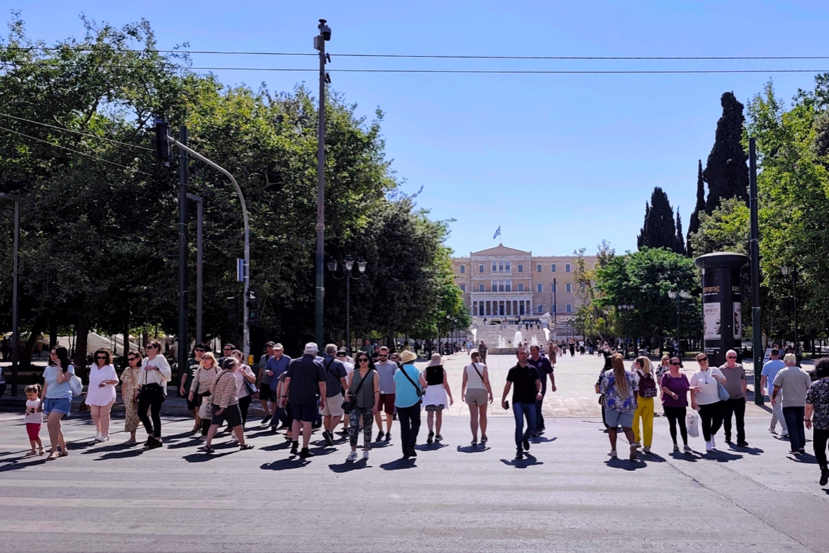 Καιρός: Διήμερο με 35άρια και ηλιοφάνεια – Πότε επιστρέφουν οι βροχές