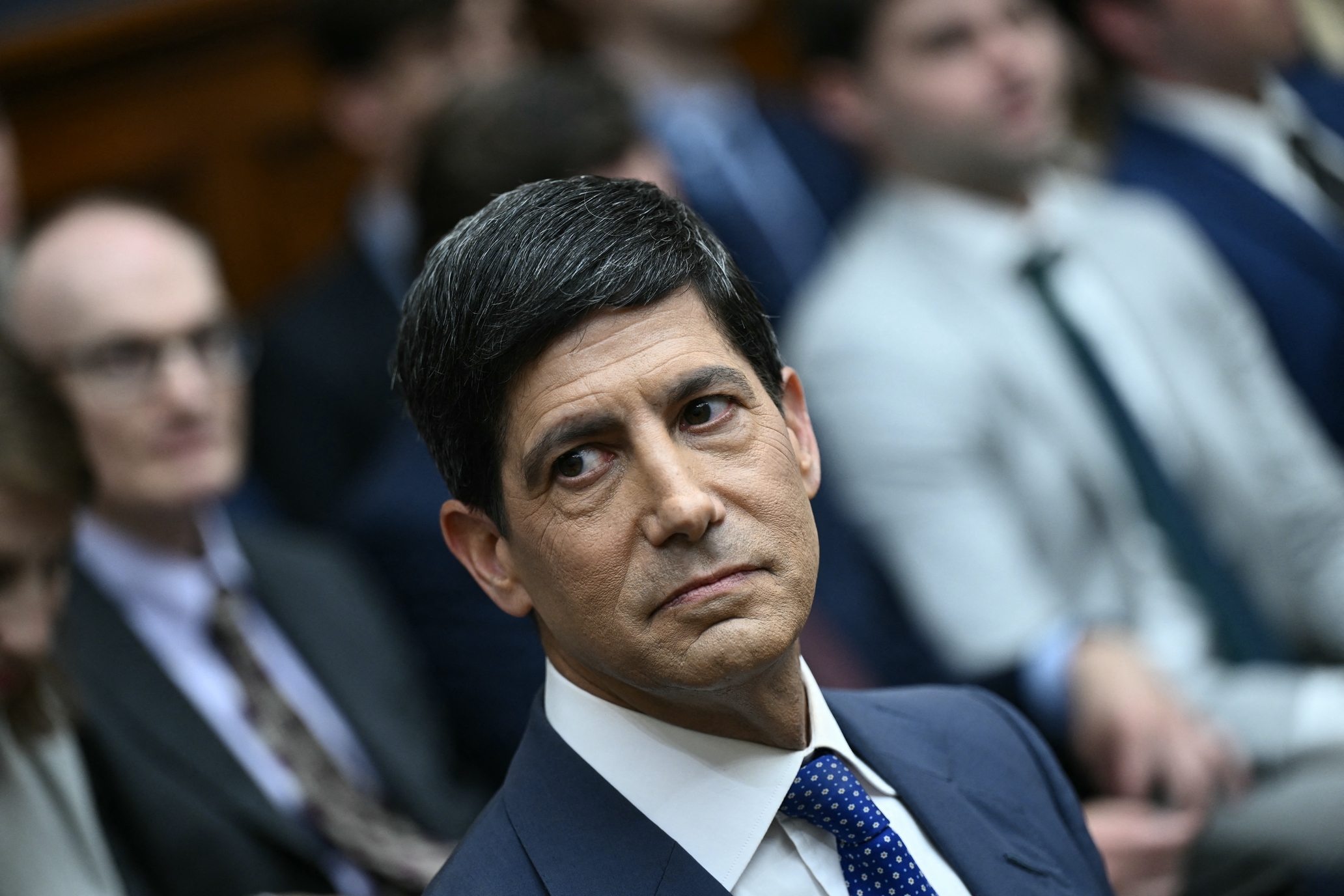 Κέβιν Γουόρς: Οι τρεις φράσεις που αποκαλύπτουν τη νέα φιλοσοφία της Fed