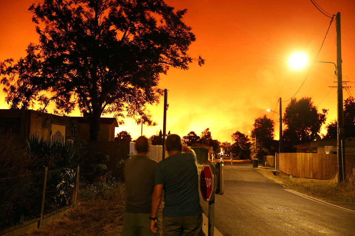 Γαλλία: Πάνω από 141.000 άνθρωποι εγκατέλειψαν τις εστίες τους λόγω πυρκαγιών