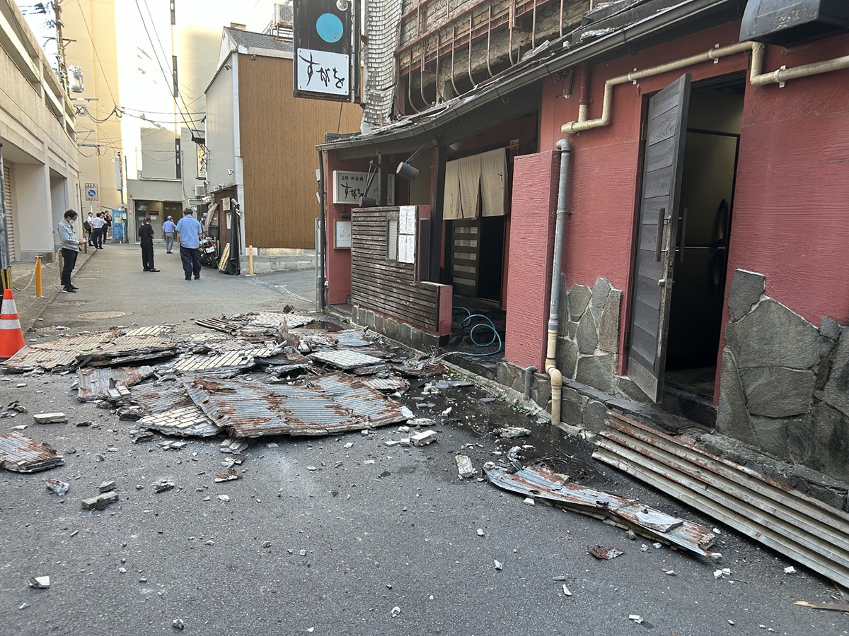 Σεισμός στην Ιαπωνία: Ζημιές σε δρόμους και γέφυρες – Ακυρώθηκε η προειδοποίηση για τσουνάμι