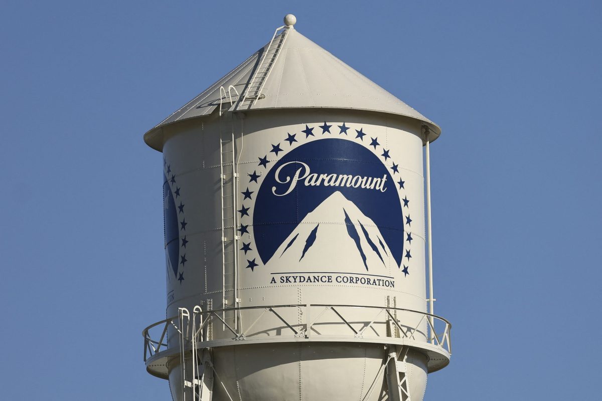 WGA κατά Paramount-Warner: Αγωγή για να μπλοκάρει το mega-deal των 110 δισ. δολαρίων
