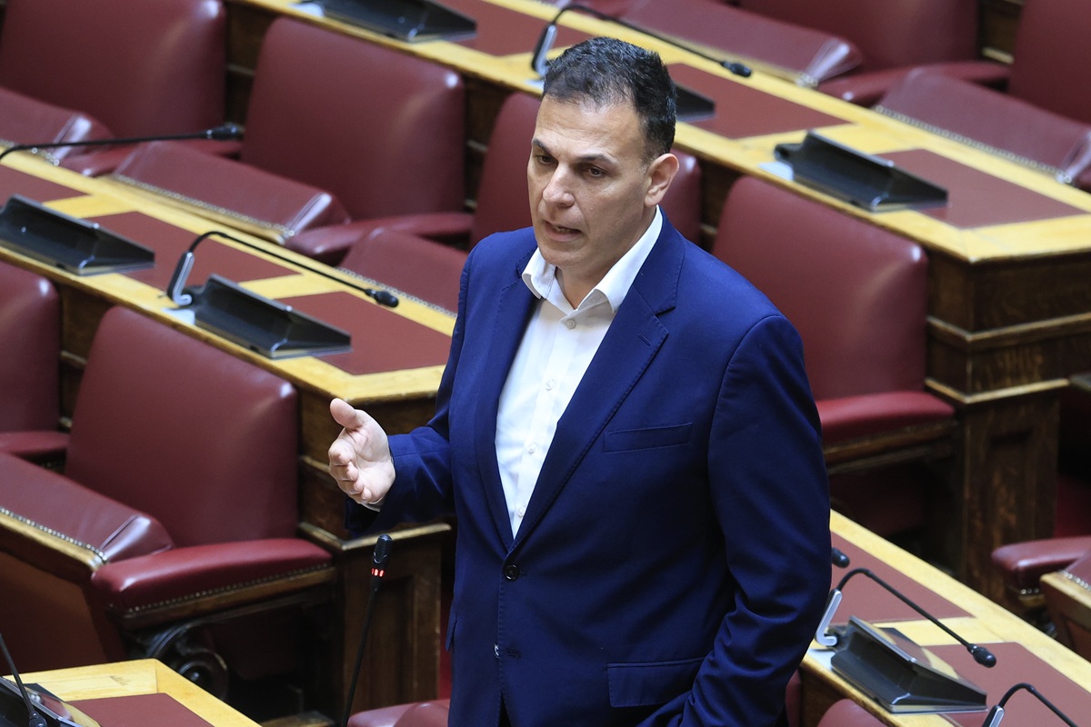 Παραιτήθηκε από βουλευτής και αποχώρησε από τον ΣΥΡΙΖΑ ο Γιώργος Καραμέρος