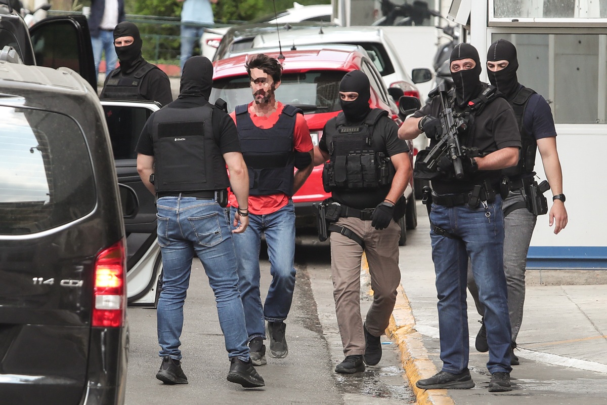 Υπόθεση Marfin: Προθεσμία για απολογία πήραν οι δύο συλληφθέντες – Αναζητείται μία γυναίκα