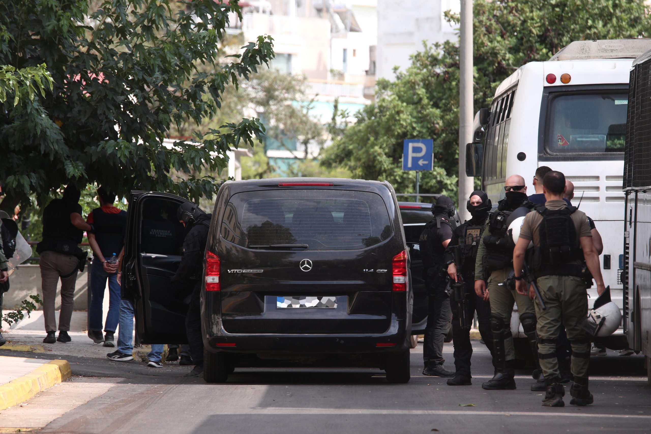 Υπόθεση Marfin: Συνελήφθη στη Βρετανία η 46χρονη καταζητούμενη για τον εμπρησμό