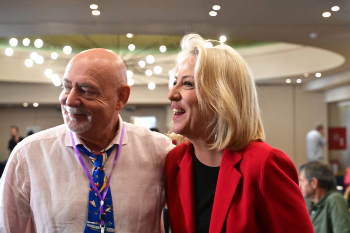 Η Ρένα Δούρου νέα πρόεδρος της Κοινοβουλευτικής Ομάδας του ΣΥΡΙΖΑ με 7 από τις 8 ψήφους
