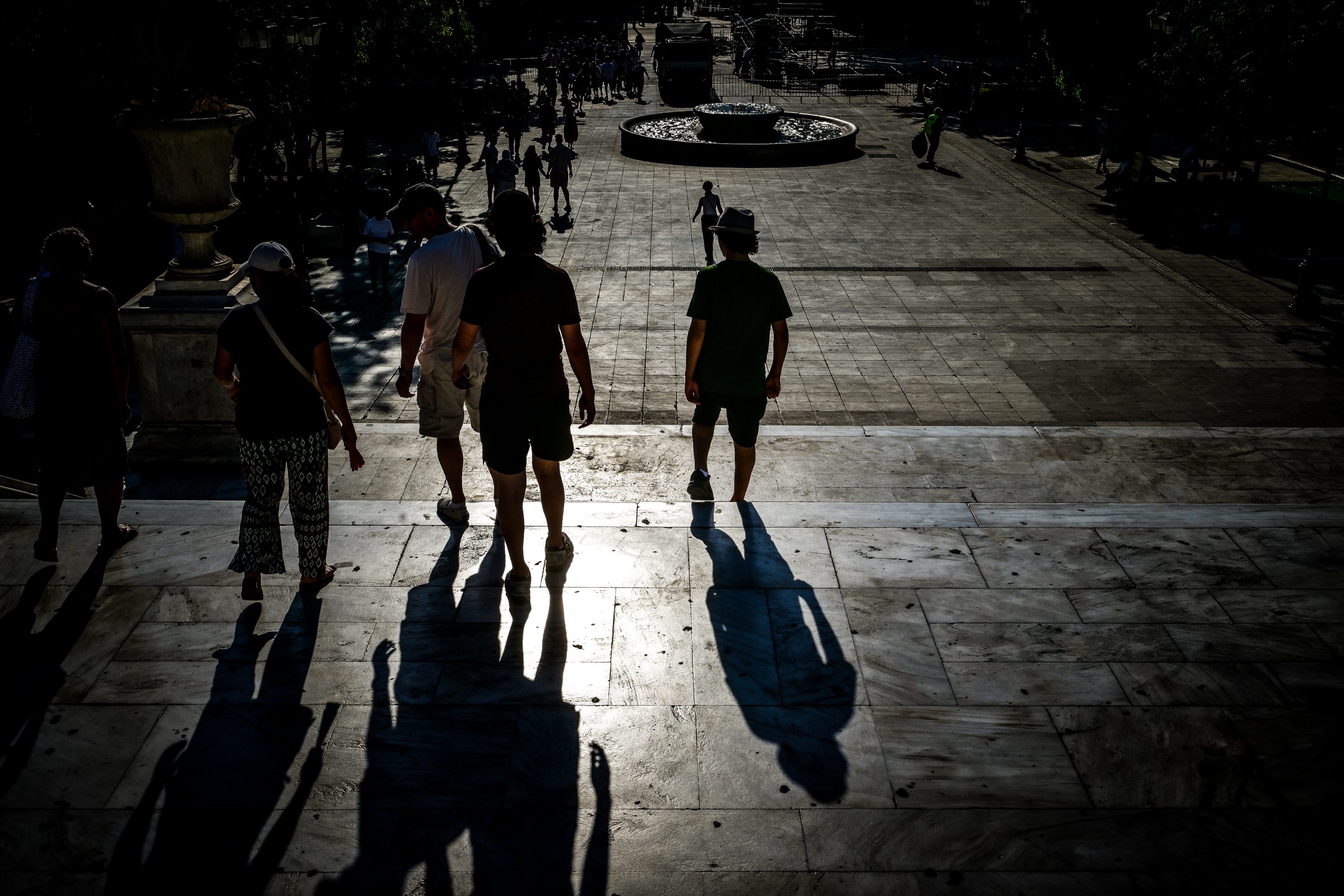 Καύσωνας στην Αθήνα: Στους 60°C η άσφαλτος, πάνω από 75°C ταράτσες και αυτοκίνητα (vid)