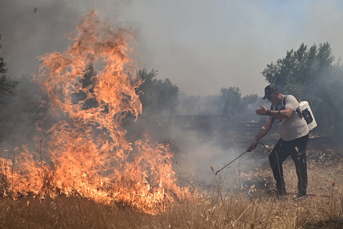 Δραματικές ώρες στη Βοιωτία: Στις φλόγες η Ξηρονομή – Μηνύματα από το 112 για εκκενώσεις
