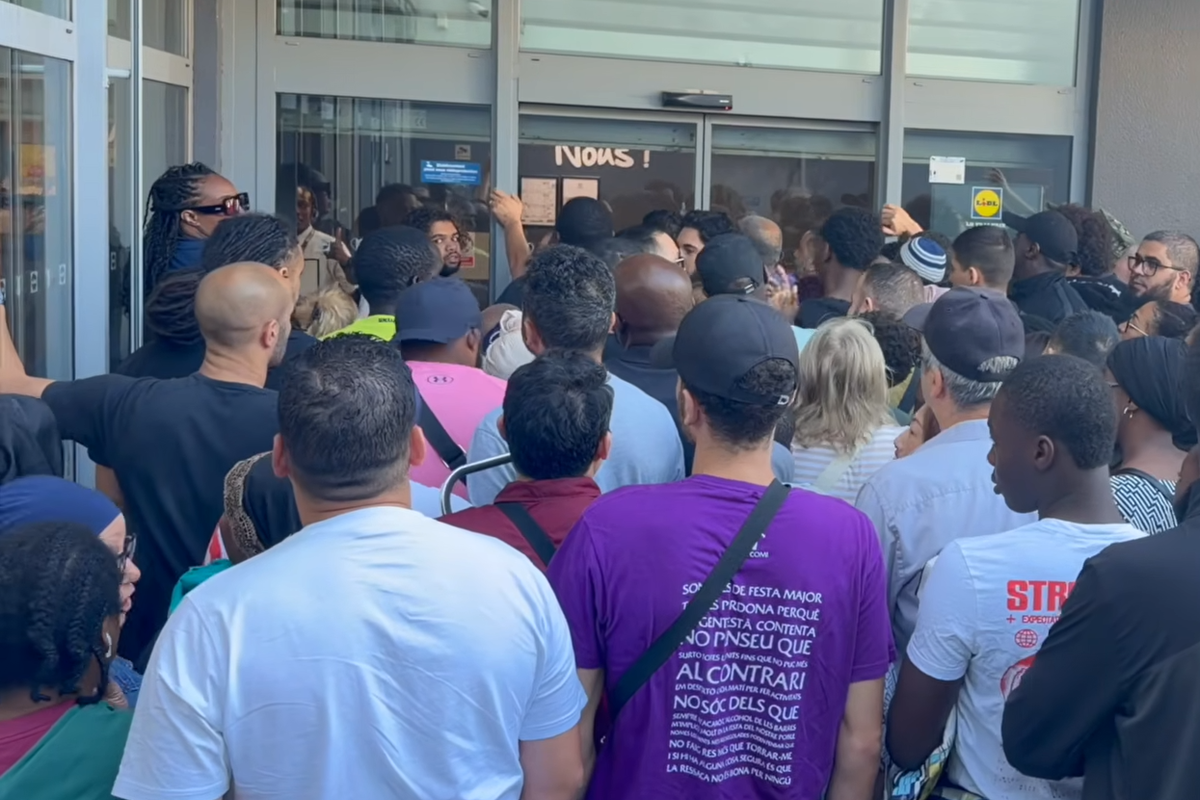 «Φρενίτιδα» στα Lidl στη Γαλλία: Χάος, ουρές και καυγάδες για τα φθηνά κλιματιστικά ενόψει καύσωνα (βίντεο)