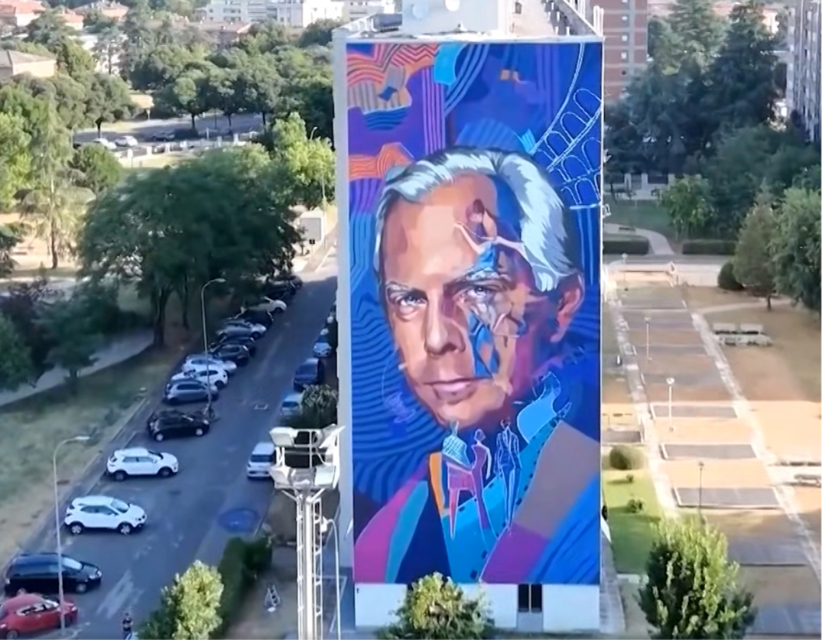 Τζόρτζιο Αρμάνι: Η Πιατσέντσα τιμά τον εμβληματικό σχεδιαστή με τοιχογραφία 27 μέτρων