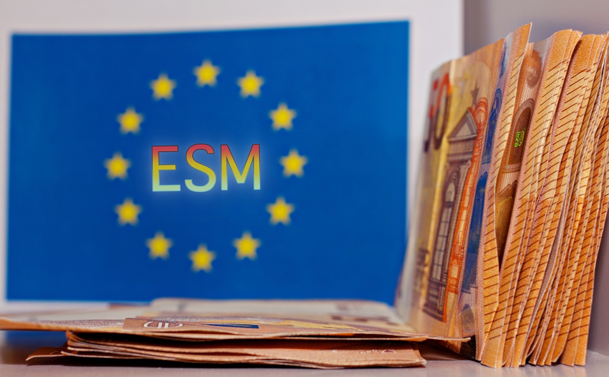 «Καμπανάκι» από τον ESM: Οι δύο κίνδυνοι που απειλούν την οικονομία της Ευρωζώνης