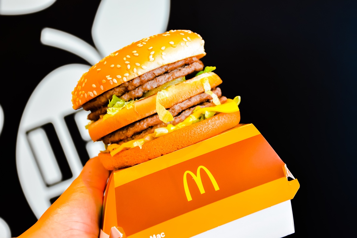 Πόσα Big Mac μπορεί να αγοράσει κανείς με 100 ευρώ; Ο δείκτης που «ξεσκεπάζει» τις συναλλαγματικές ισοτιμίες