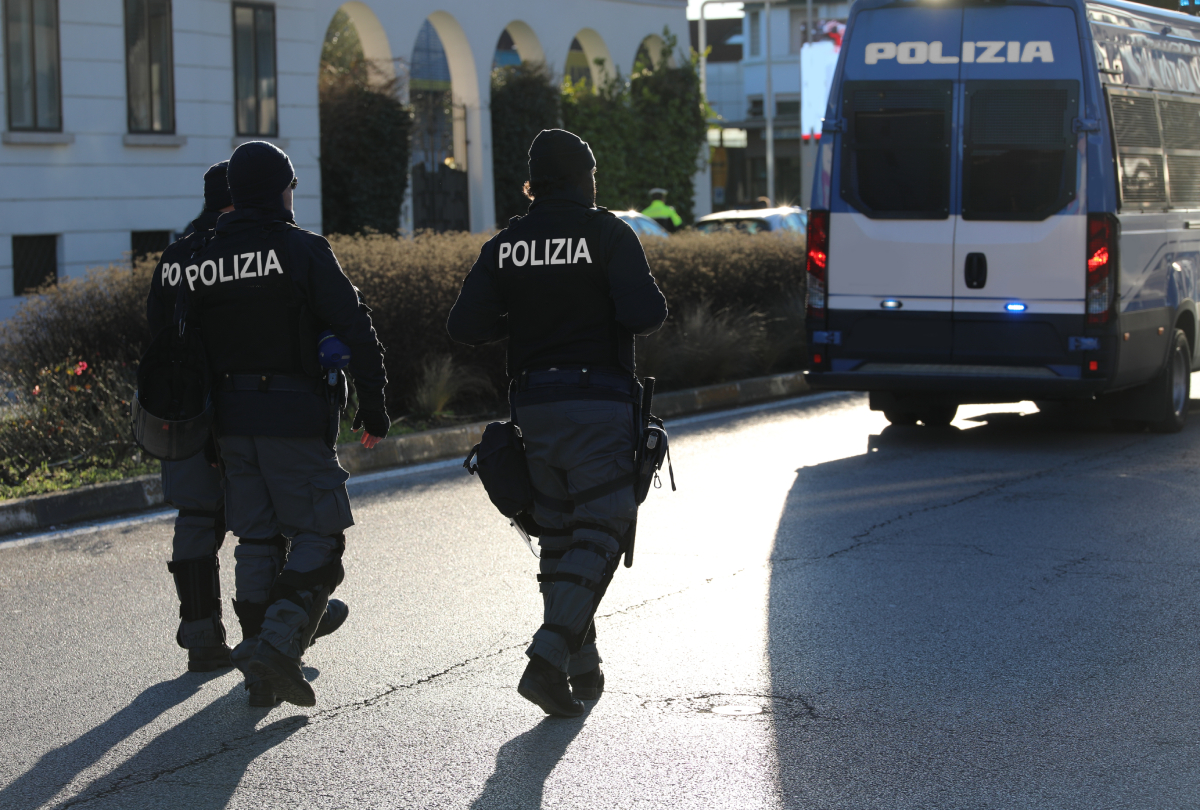 Ιταλία: Σάλος για επιχειρηματία του ακροδεξιού Futuro Nazionale που επιτέθηκε σε μετανάστη