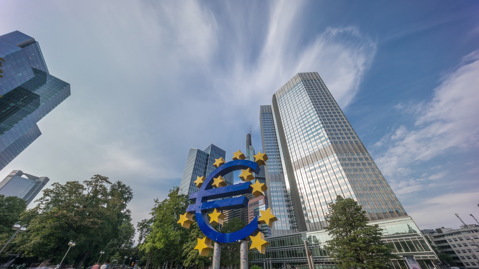 Επιστρέφει η ρευστότητα στην Ευρωζώνη: Το μήνυμα της ΕΚΤ για δάνεια και οικονομία