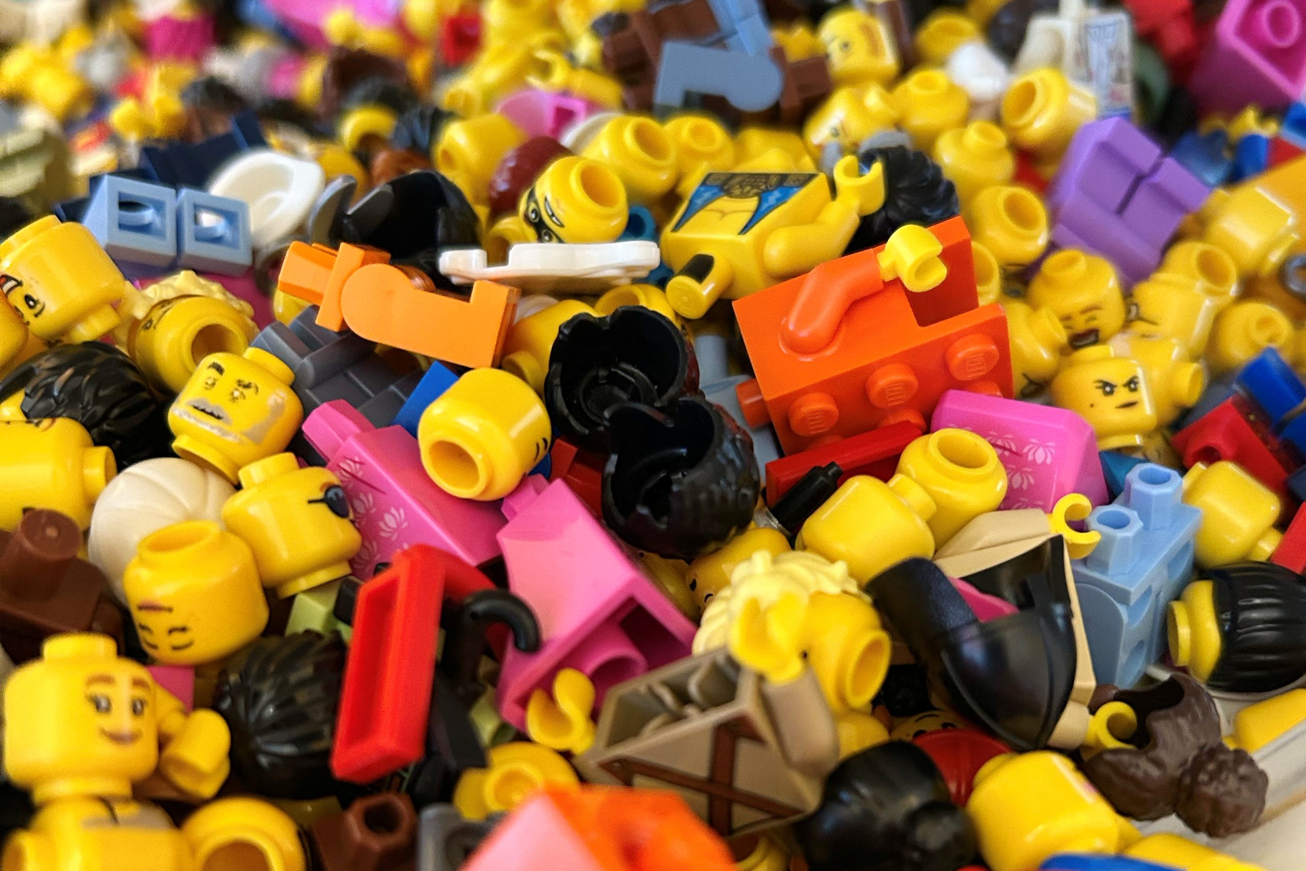 Lego: Ρεκόρ εσόδων και επενδύσεις σε «έξυπνα» τουβλάκια, software και βιωσιμότητα