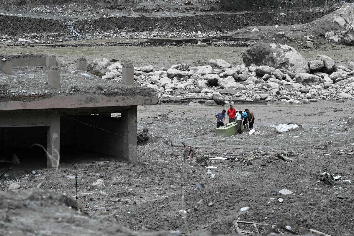 Νεπάλ–Κίνα: Πάνω από 750 νεκροί και 3.000 αγνοούμενοι μετά την κατάρρευση παγετώνα