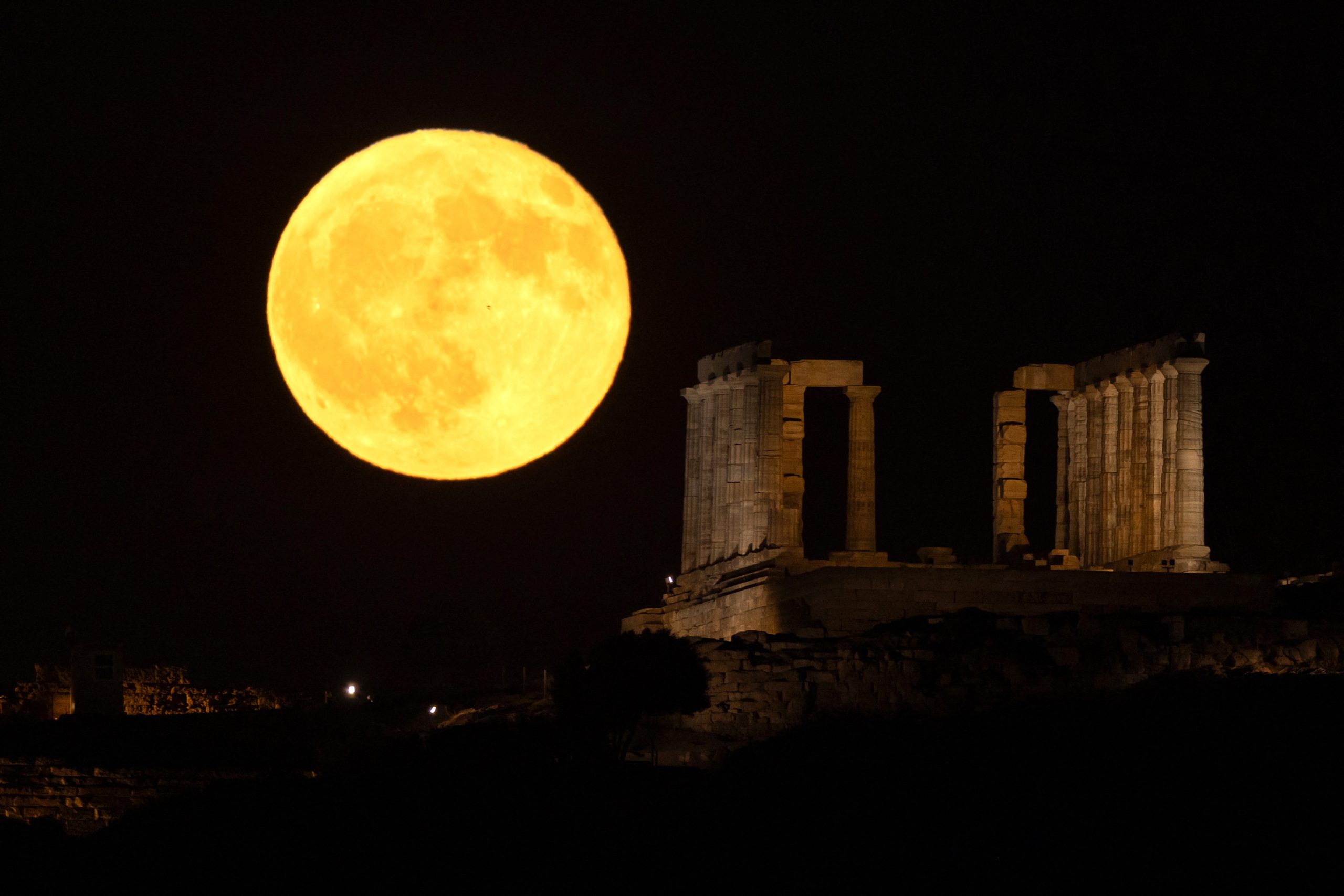 Πανσέληνος του Οξύρρυγχου: Αυγουστιάτικο φεγγάρι με μερική έκλειψη Σελήνης