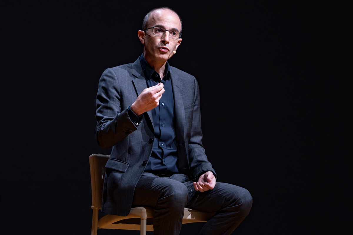 Γιουβάλ Νώε Χαράρι (Sapiens): Γιατί δεν πρέπει να δώσουμε ποτέ «δικαιώματα» στην Τεχνητή Νοημοσύνη