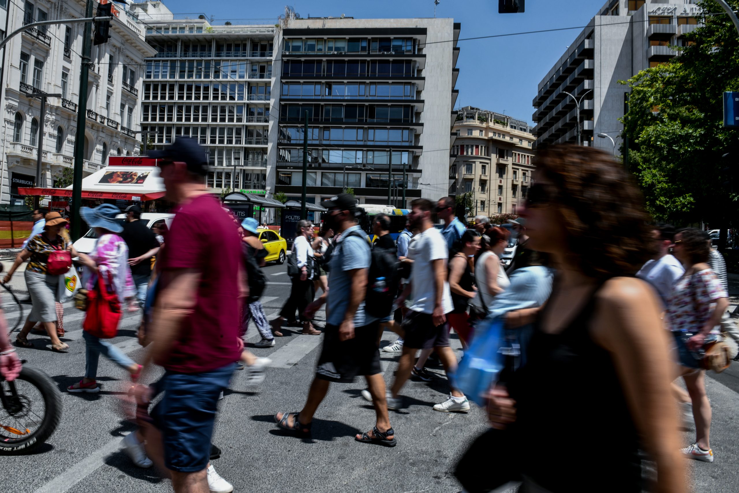 Πάνω από 1 τρισ. ευρώ η περιουσία των ελληνικών νοικοκυριών, αλλά τα εισοδήματα παραμένουν χαμηλά