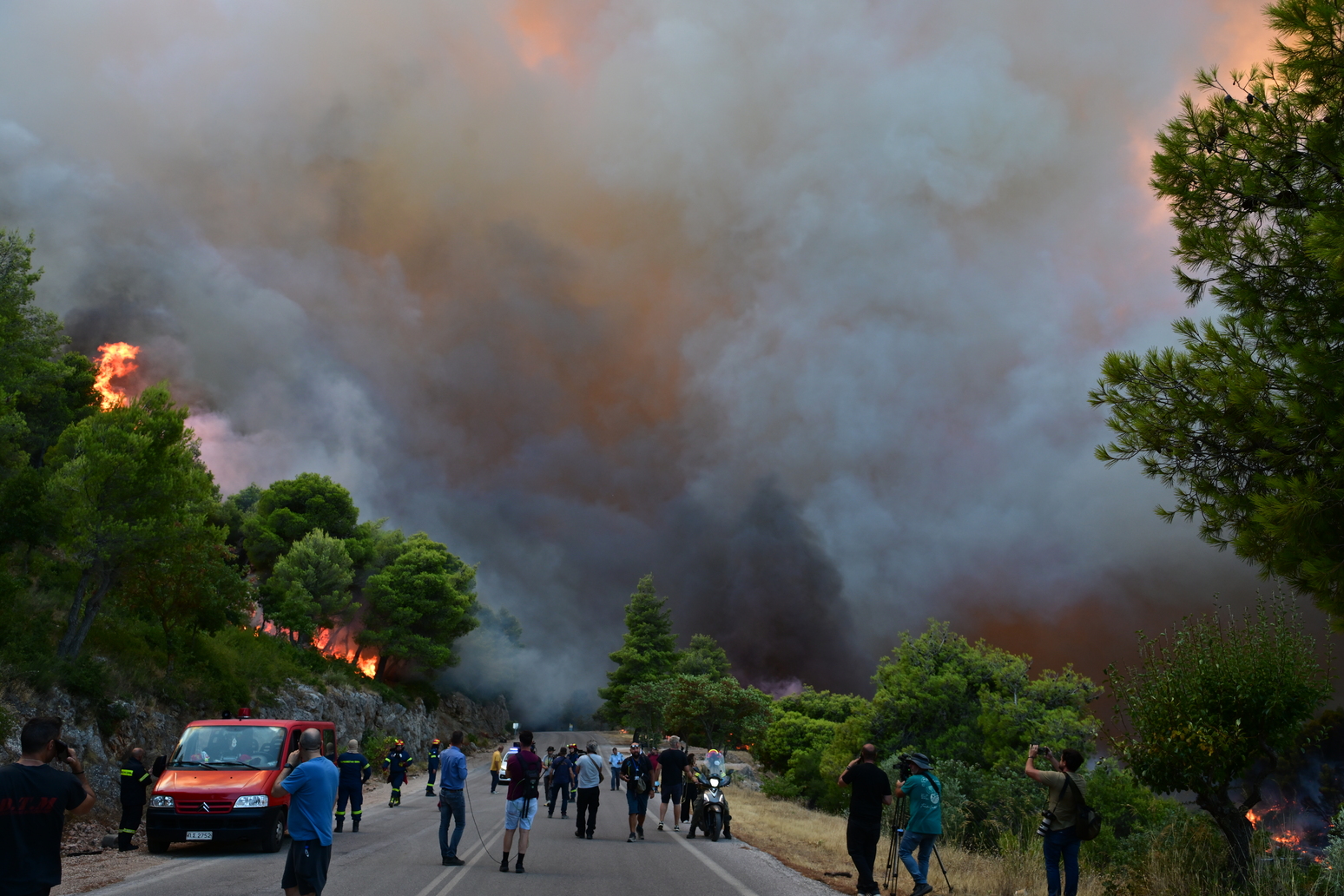 Πολύ υψηλός κίνδυνος πυρκαγιάς την Κυριακή: Σε Red Code Αττική, Βοιωτία και Εύβοια