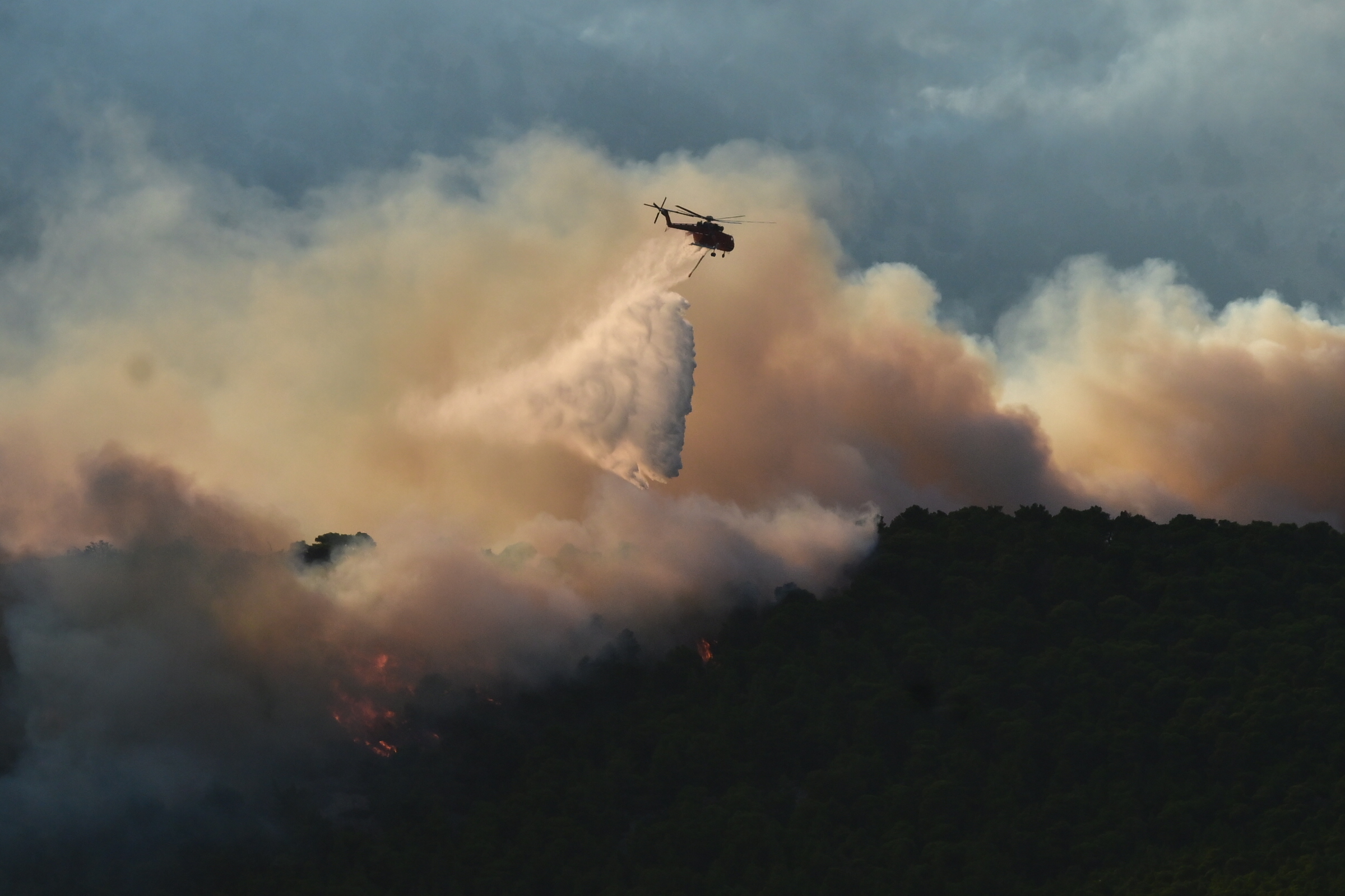 Πολύ υψηλός κίνδυνος πυρκαγιάς αύριο σε Κρήτη και Βόρειο Αιγαίο – Παραμένει σε «Red Code» η Αττική