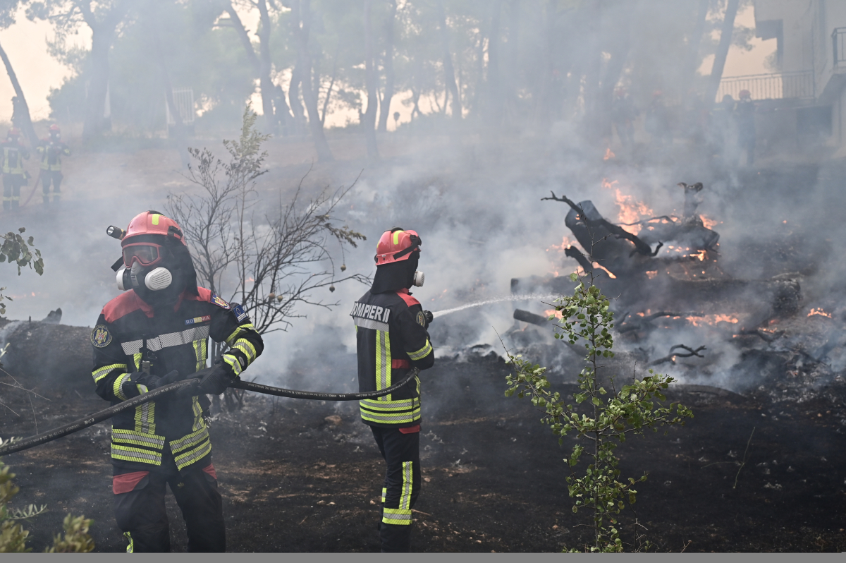 Φωτιά στη Δυτική Αττική: Βελτιωμένη η εικόνα, αλλά παραμένει ενεργό το μέτωπο Ψάθα–Λούμπα