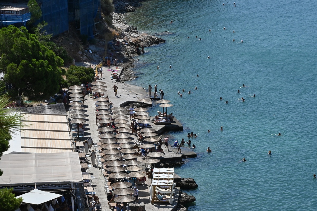 MyCoast: Πρόστιμα «μαμούθ» έως 73.000 ευρώ για αυθαιρεσίες στις παραλίες