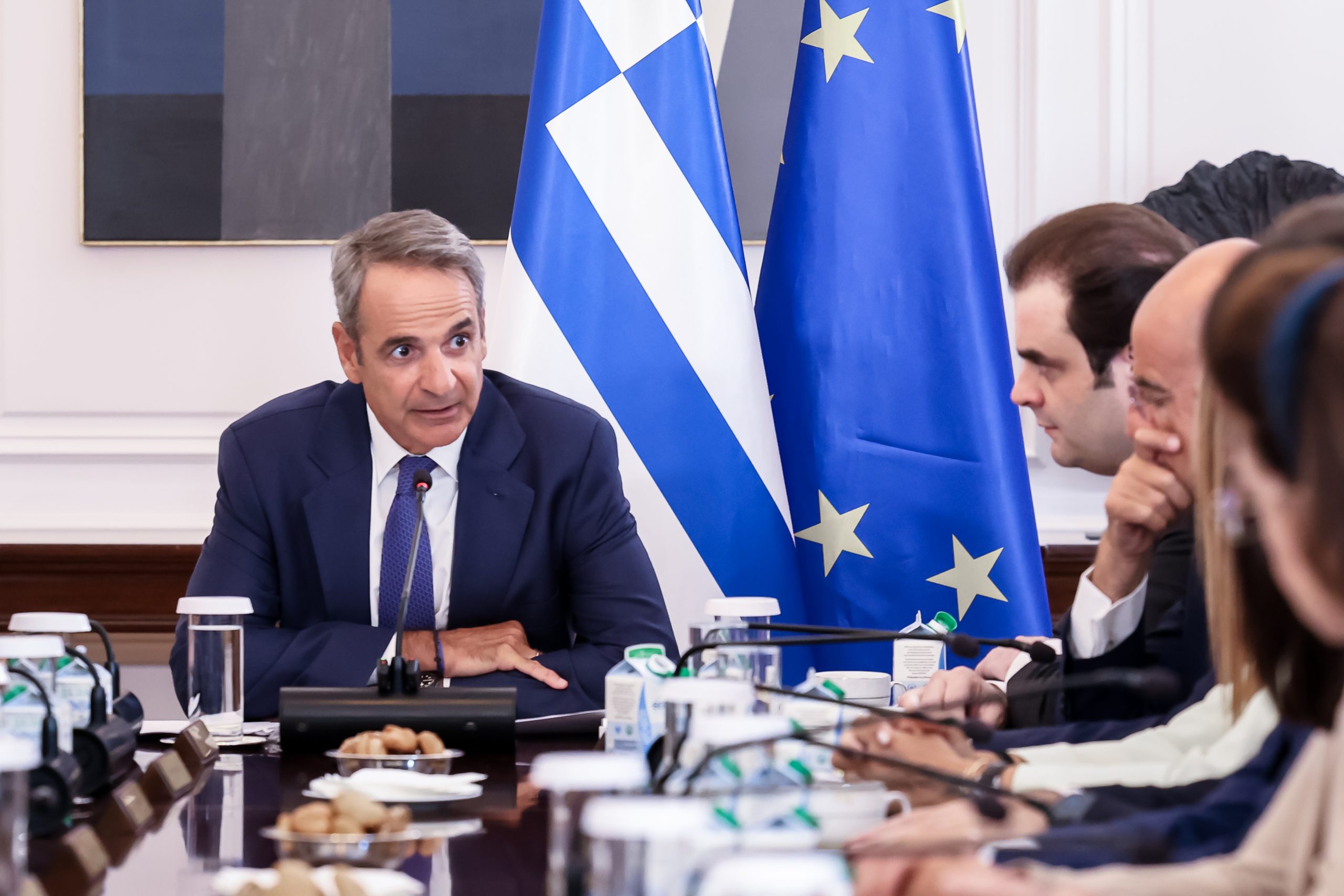 Μητσοτάκης στο υπουργικό: Στη ΔΕΘ ο οδικός χάρτης έως το 2030 – « Οι εξ ανατολών αντιδράσεις δεν μας επηρεάζουν»