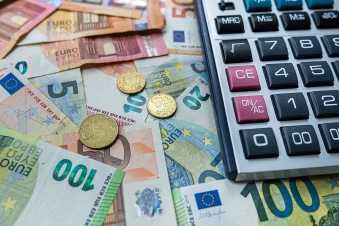 Ρύθμιση οφειλών: Πάνω από 10.000 οφειλέτες έχουν ήδη ενταχθεί στις 72 δόσεις