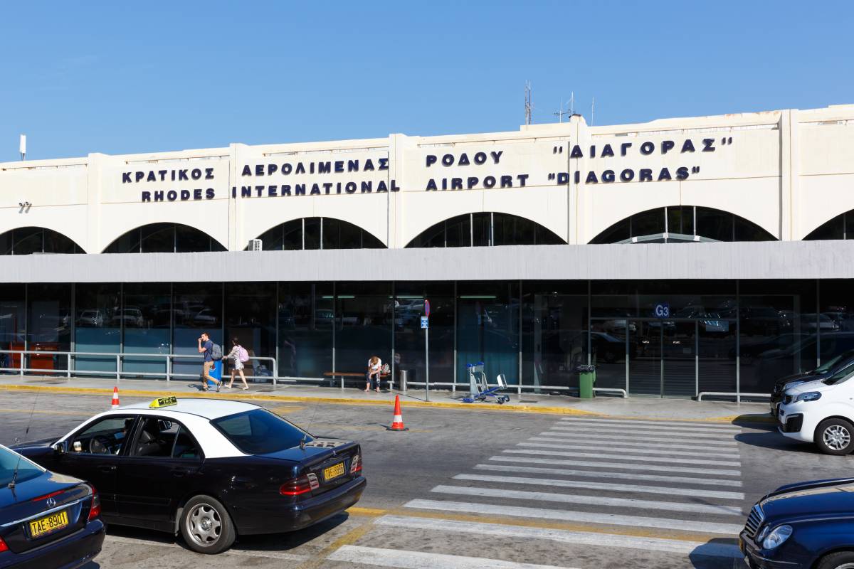 Ρόδος: Αναγκαστική προσγείωση αεροσκάφους της Olympic Air μετά από ένδειξη φωτιάς στον κινητήρα