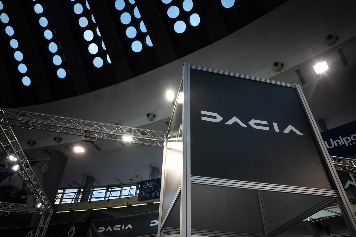 Ρουμανία: «Φρένο» στην παραγωγή βάζουν Ford και Dacia λόγω ελλείψεων ρεύματος