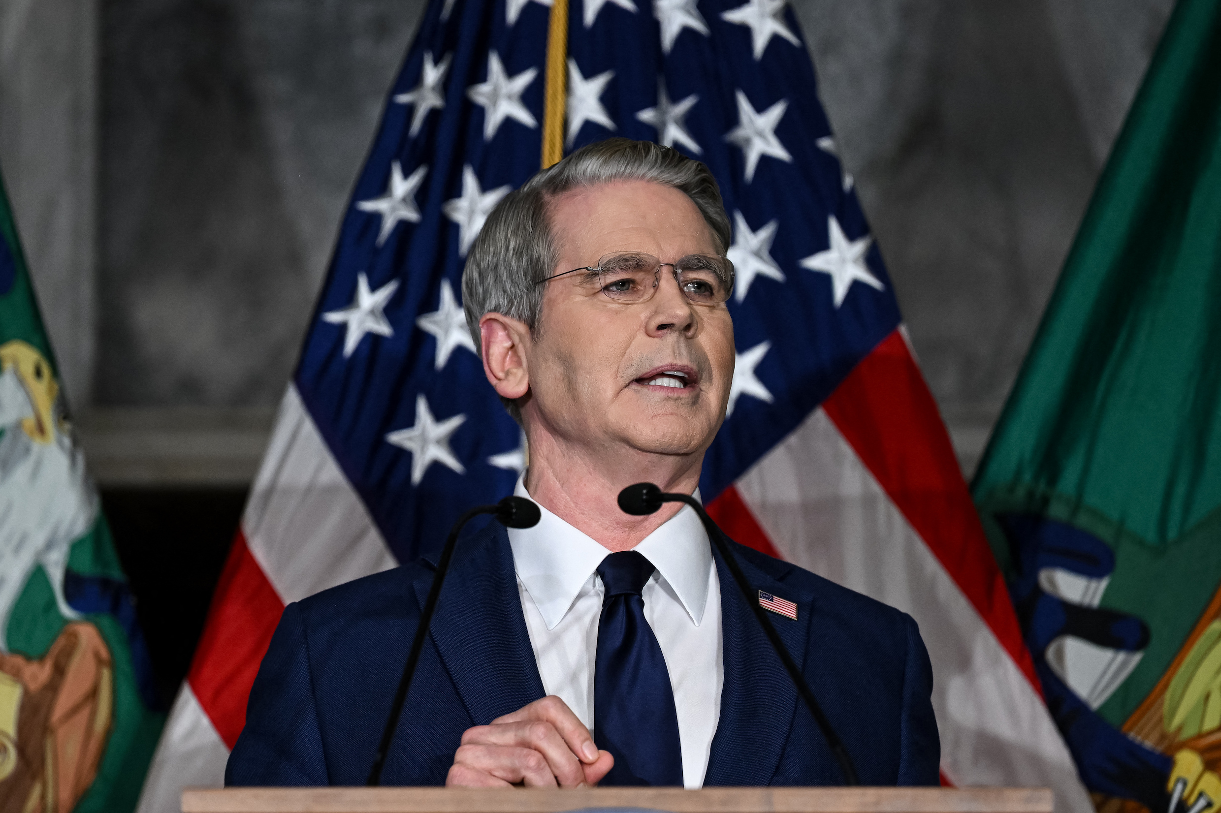 Μπέσεντ: Θα κόψουμε κάθε οικονομικό πόρο που κρατά στη ζωή το τυραννικό καθεστώς του Ιράν