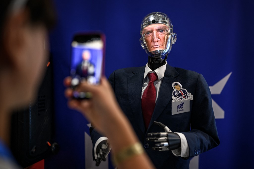 Τραμπ εναντίον Silicon Valley για το «φρένο» στην AI, με τη μάχη να περνά στις κάλπες