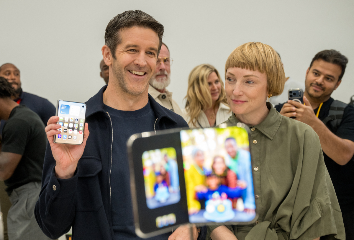 Πόσο κοστίζει το νέο iPhone Duo στην Ελλάδα – Οι τιμές και τα χαρακτηριστικά του πρώτου foldable της Apple