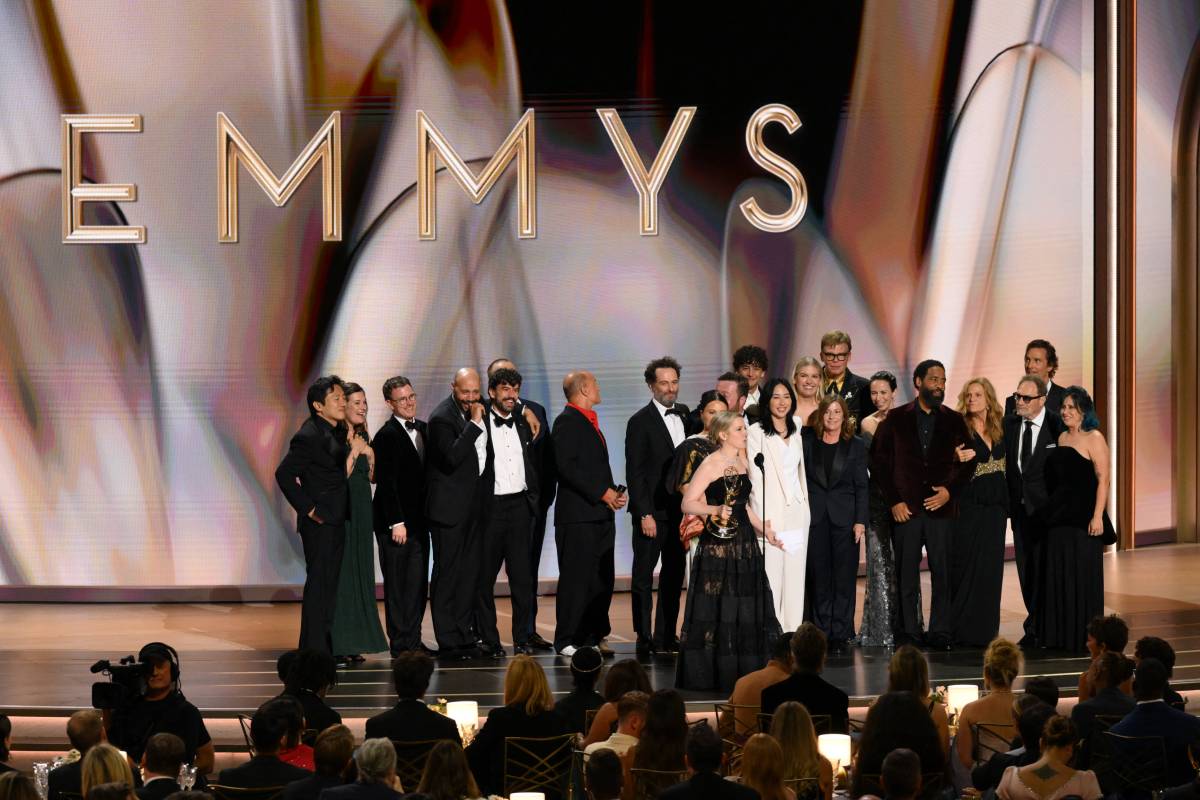 Emmy 2026: Ποιοι σάρωσαν τα βραβεία – Οι μεγάλοι νικητές και οι σειρές που ξεχώρισαν