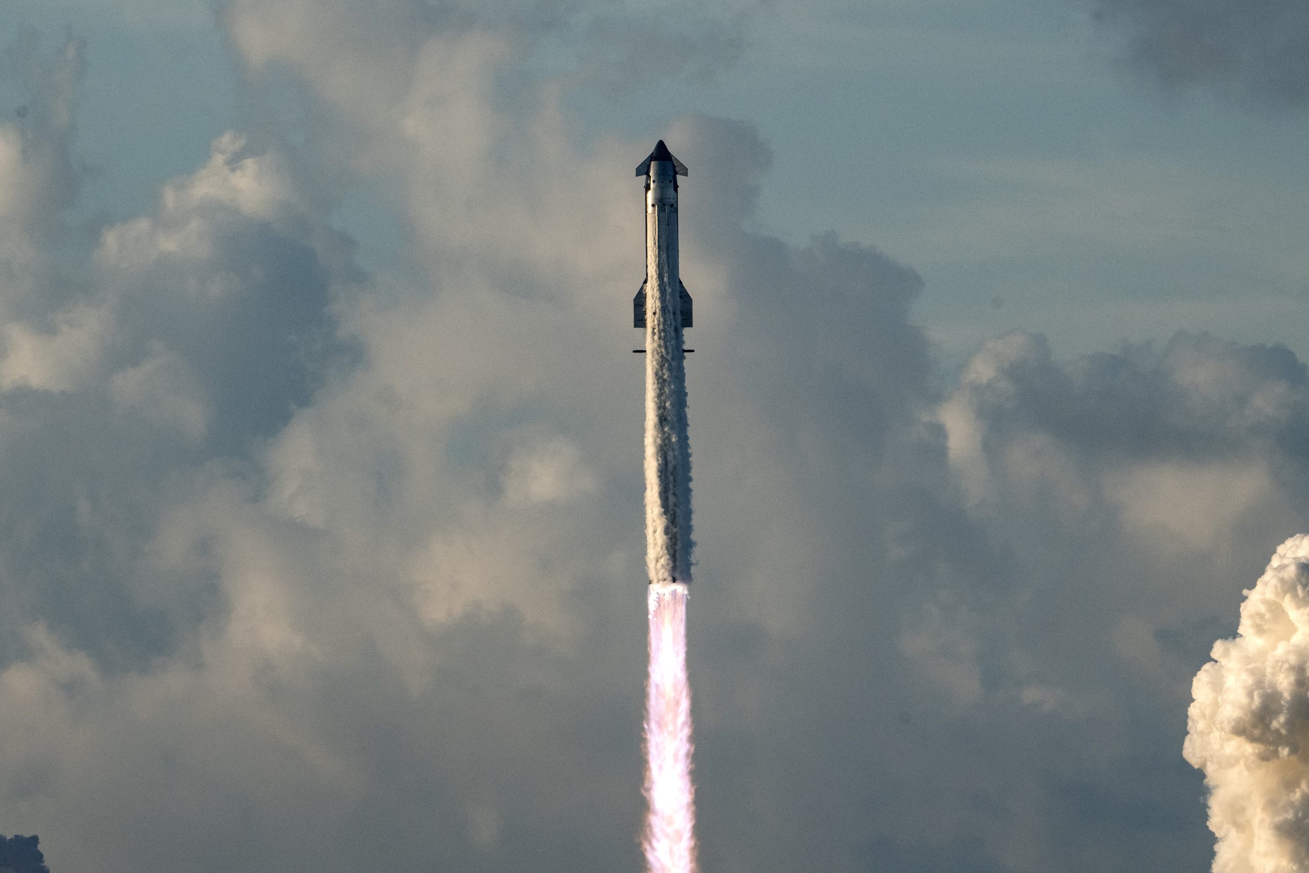 Starship: Η SpaceX πέτυχε την πρώτη πτήση σε τροχιά του γιγαντιαίου πυραύλου