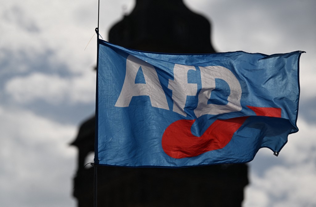 Deutsche Bank: «Ο λαϊκισμός του AfD διώχνει επενδύσεις και ταλέντο από τη Γερμανία»